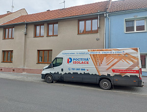 Zateplení stropu patrového rodinného domu pomocí foukané izolace